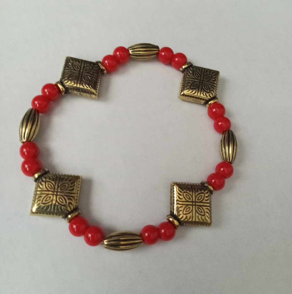 Hand Crafted Gold plated filigree with red blown glass stretch bracelet New